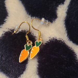 - Carrot Shaped Earrings with Green Tops